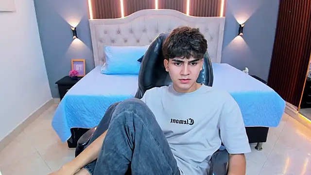 Živý XXX chat Tommy18__