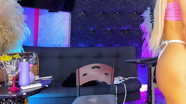 Queens_Wonders_Blonders Pertunjukan Webcam