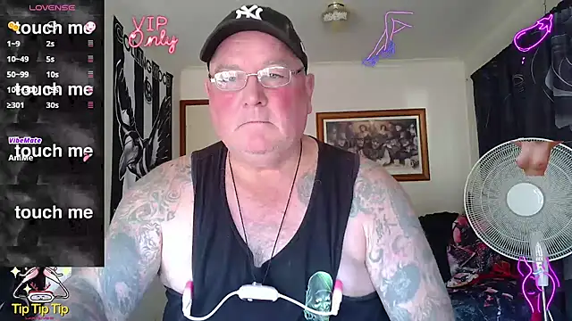 KINKYBLUEYES69's Live XXX Chat