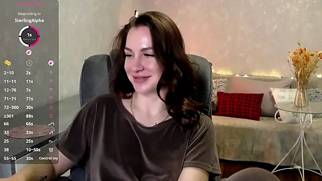 Pokazy przed kamerką – Naughty__Megan