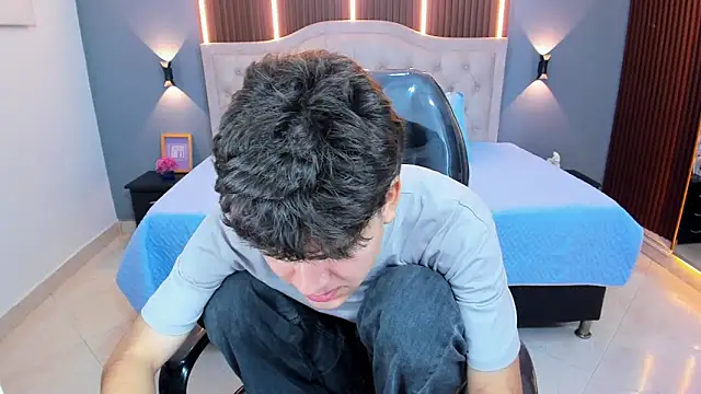 Chat XXX ao vivo de Tommy18__