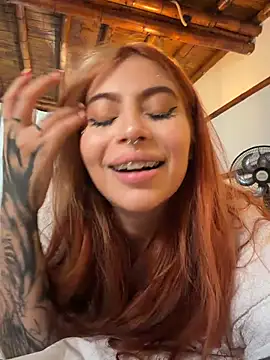 YunoRose_ Show in webcam