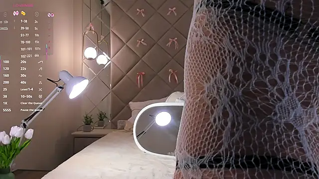 Nelly_Kimm's Webcam Show