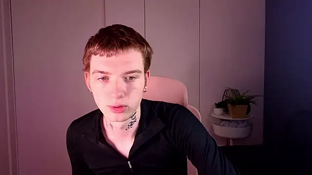 Show modela JusttJustin na web-kameri