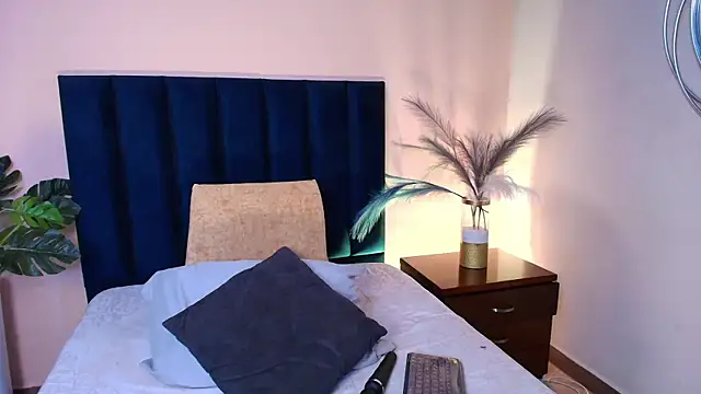 Zamira_Taylor élő XXX-chatje