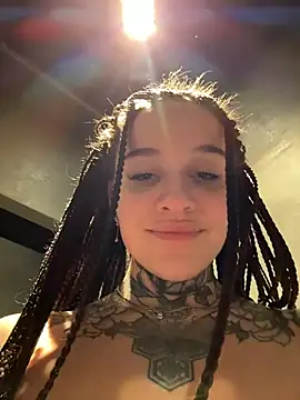 Chat +18 de KishaMur ao vivo