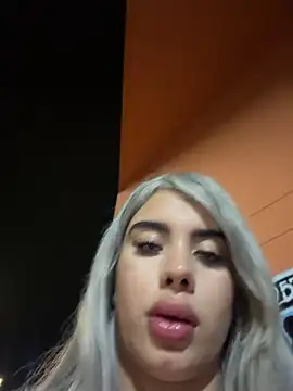 Chat +18 de YouCandiSumisa ao vivo