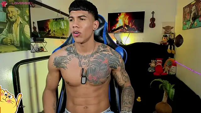 Damian_latinxxx Show in webcam