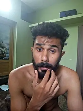 MALLUboy-04: διαδικτυακό σόου στην κάμερα