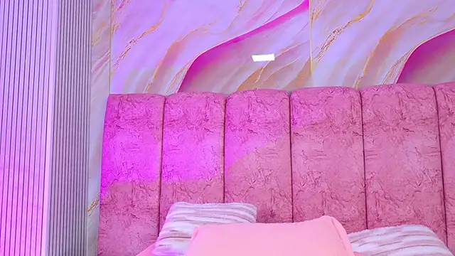 Chat +18 de emmacurvy ao vivo