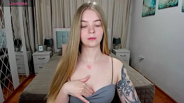 SirenaDoll 现场XXX聊天