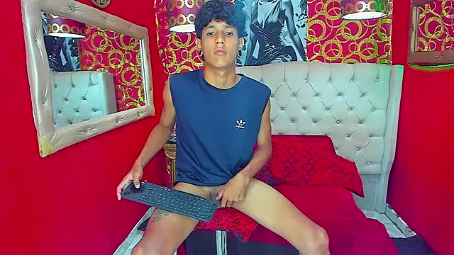 Show de straightyoungpein na webcam