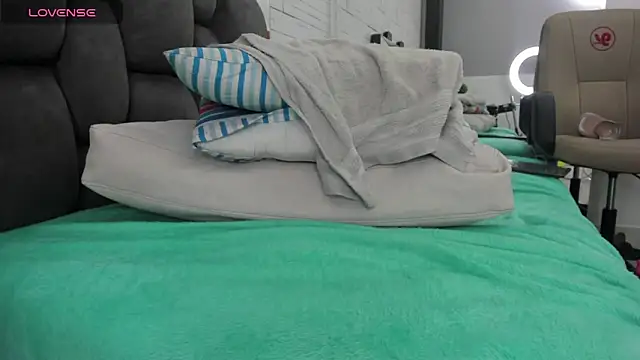 allice_green Adlı Modelin Canlı XXX Sohbeti