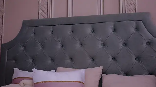 LucyAddisonのライブXXXチャット