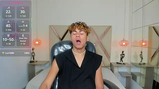 Anyelo_Twink Show in webcam