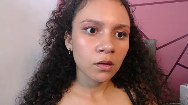 Chat XXX en directo de Little18Doll