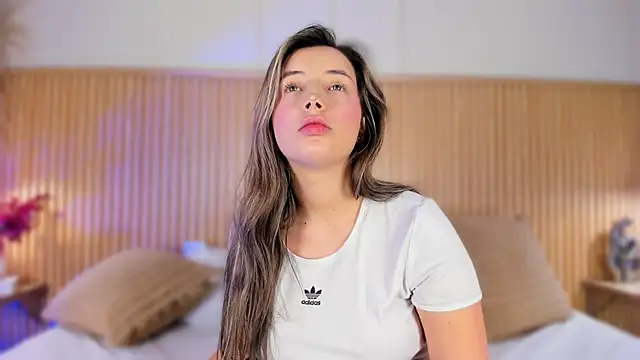 Živý XXX chat MiaBrokss_