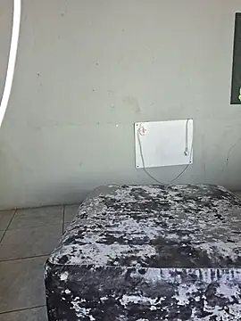 LaughRiotX élő XXX-chatje