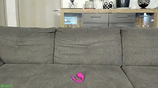 Show modela ShantallMilf na web-kameri