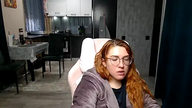 Reginasmilee: онлайн-секс-чат