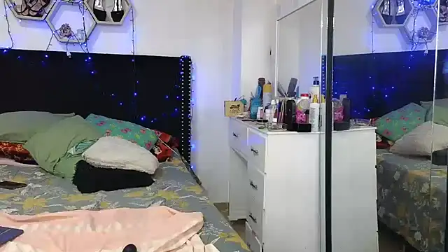 Chat XXX ao vivo de charlotte_077