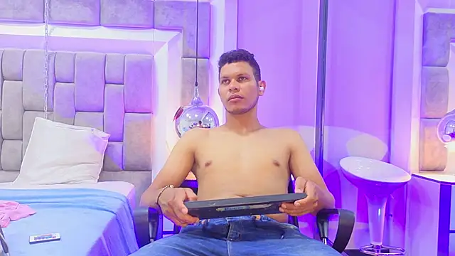 Show modela NohaBrooks na web-kameri