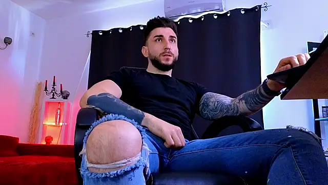 Show modela MightyAaron66 na web-kameri