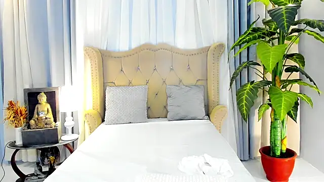 MochaliciousTransOnTop webcam show