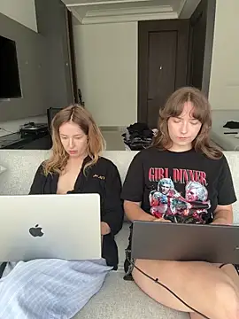 Nura_n_Sarah's Webcam Show