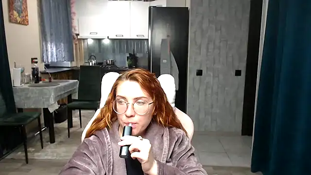 Chat +18 de Reginasmilee ao vivo