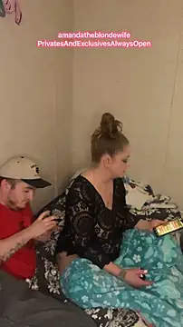 amandatheblondewife Show in webcam