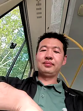 huanhuanaaaaa: διαδικτυακό σόου στην κάμερα