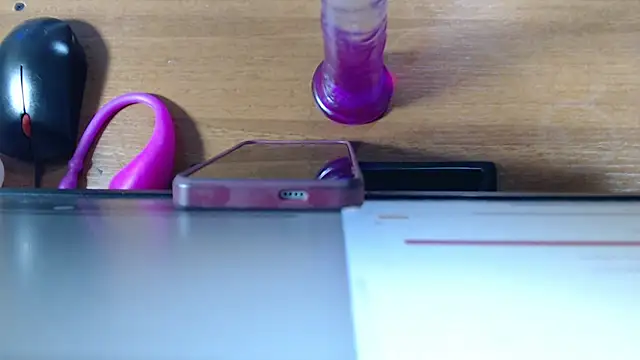 SofiaRoyal2308's Live XXX Chat