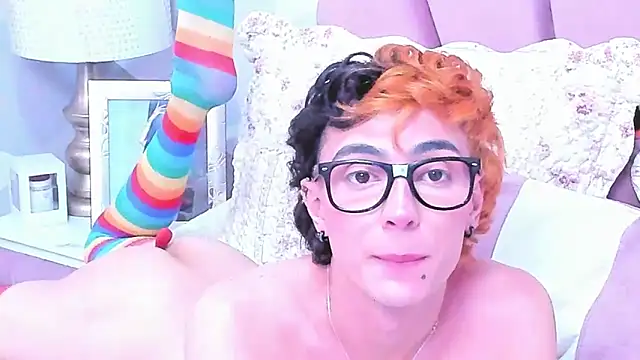 KylieMonnett Show in webcam