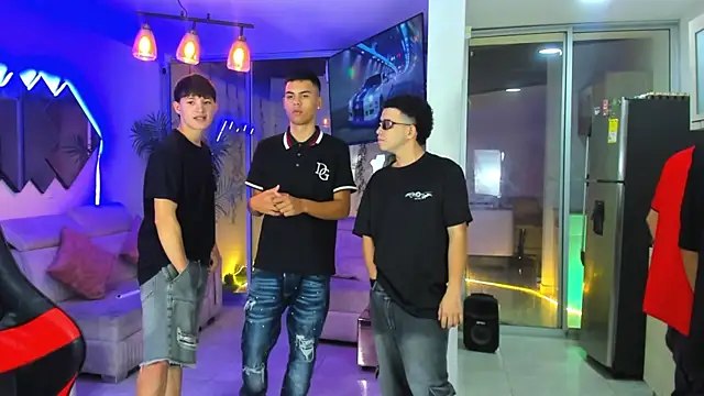 Houseofwarriosのウェブカメラショー