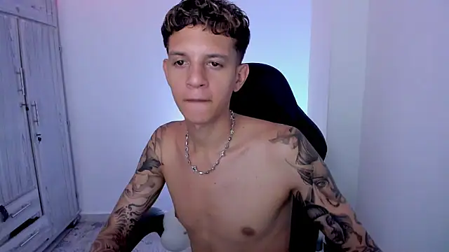 tylernova: онлайн-секс-чат