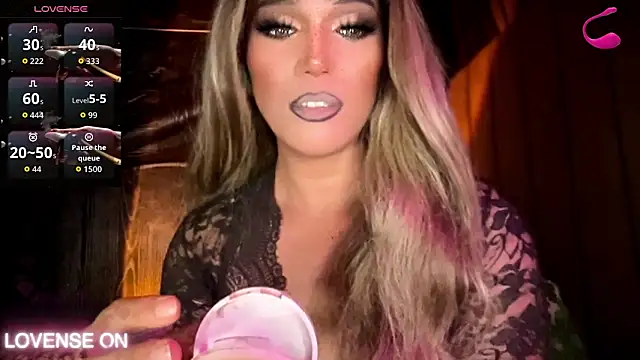 Lo_la_69: διαδικτυακό σόου στην κάμερα