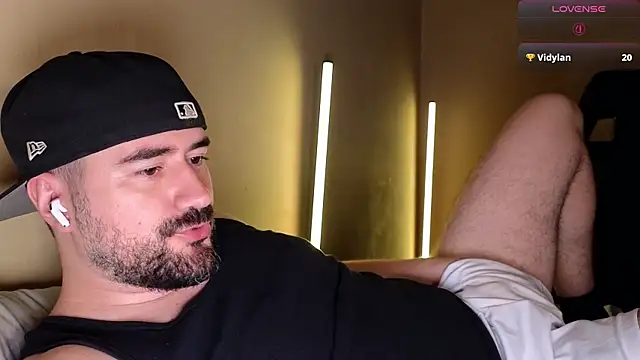 Chat XXX en directo de DominantTheo