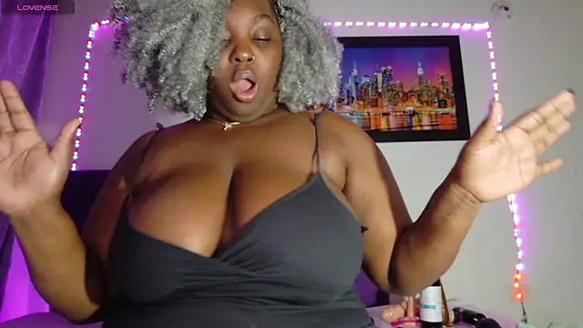 ebony_NeighborMoans: онлайн-секс-ч ат