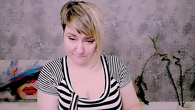 Djullia's Live XXX Chat