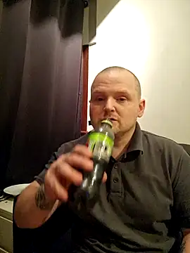 P4YNE – Kamerová šou