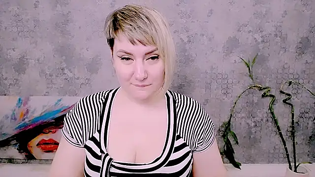 Djullia Live XXX-Chat