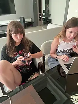 Nura_n_Sarah Webcamshow