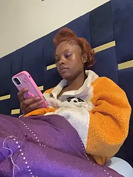 Dellah27 élő XXX-chatje