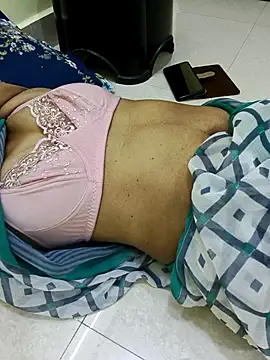 Cuteteluguammmaie Adlı Modelin Canlı XXX Sohbeti