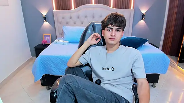 Živý XXX chat Tommy18__