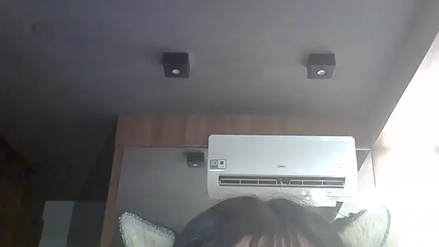 Pokazy przed kamerką – SkinnyKitten