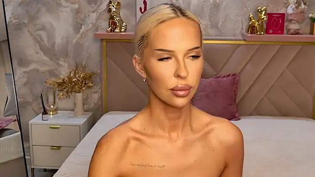 EvaXElfi Adlı Modelin Canlı XXX Sohbeti