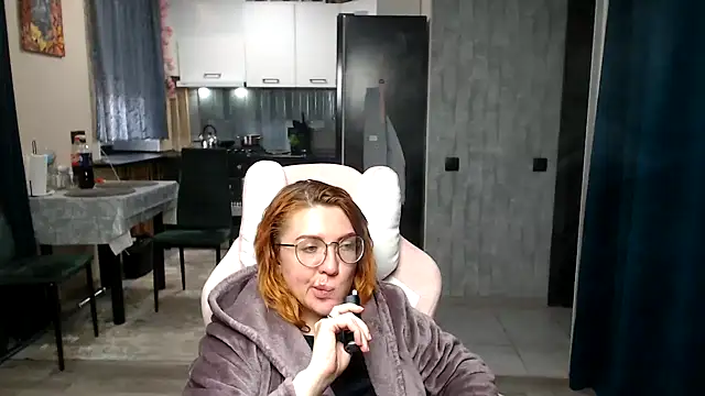 Reginasmilee 即時 XXX 聊天