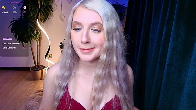 Evacadooo webcam show